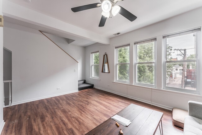 Building Photo - 2616 N Marshfield Ave