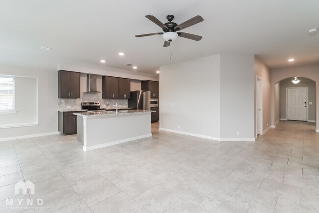 Building Photo - 12325 Treeline Dr