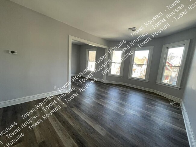 Building Photo - 112 19th St