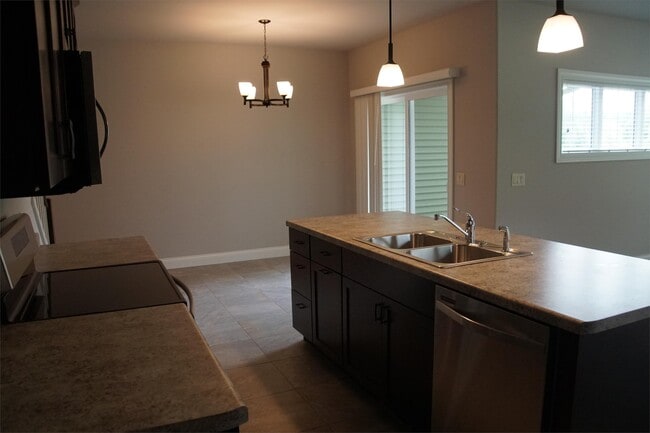 Building Photo - 6715 Charlie Grimm Rd