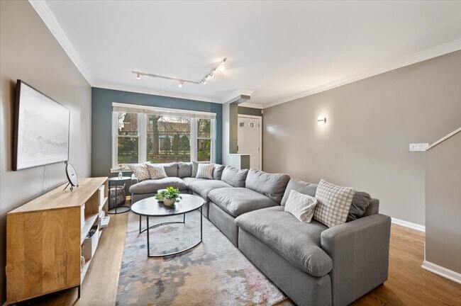 Foto del edificio - 1214 W School St