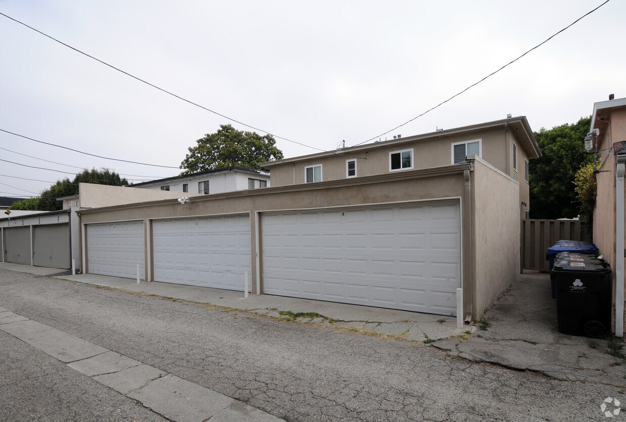 Building Photo - 3143 S Barrington Ave