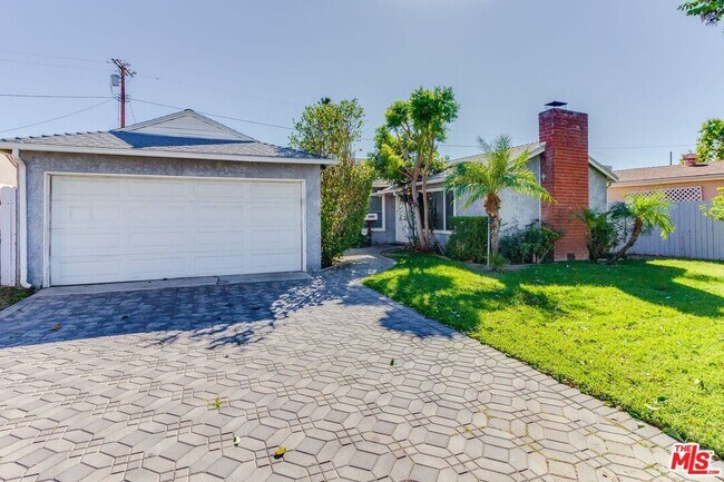 Foto del edificio - 7858 Jamieson Ave