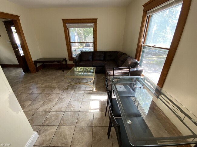Foto del edificio - 7 br, 3 bath House - 1212 E University Ave