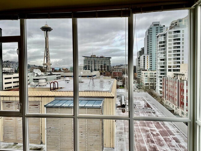 Foto del edificio - VIEWS Beautiful Completely Remodeled Penthouse