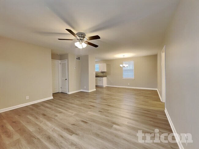 Foto del edificio - 213 Walnut Crest Dr