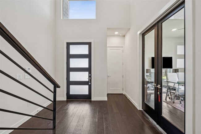 Foto del edificio - 5008 Statesman Ln