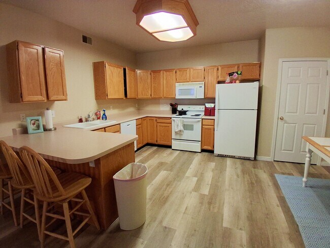 Building Photo - 504 N Seven Peaks Blvd