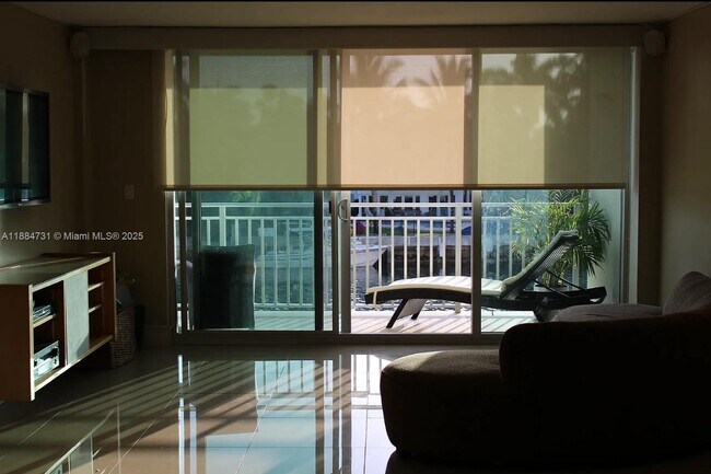 Foto del edificio - 9500 W Bay Harbor Dr