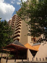 Building Photo - 1301 N Courthouse Rd