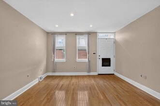 Building Photo - 2645 Bainbridge St