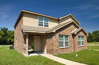 Building Photo - 1708 S Waco St