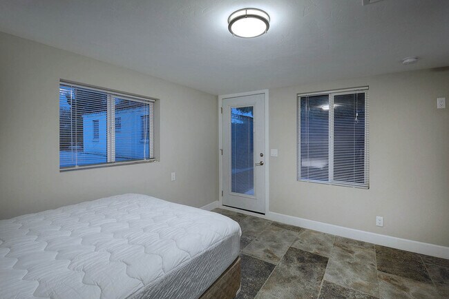 Foto del edificio - PRE-LEASE FOR 2026 Beautiful 2 Bedroom Home Totally Remodeled and Updated, Central A/C