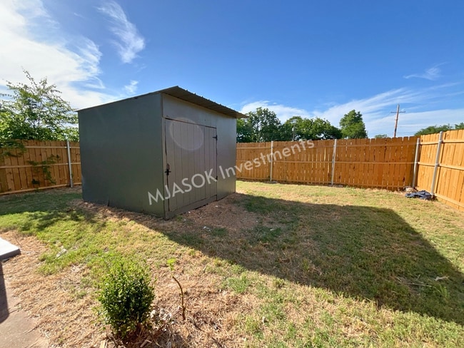 Building Photo - Fully Renovated 3 Bed Home | Stainless Appliances | Privacy Fence | Storage Shed | W/D Connections