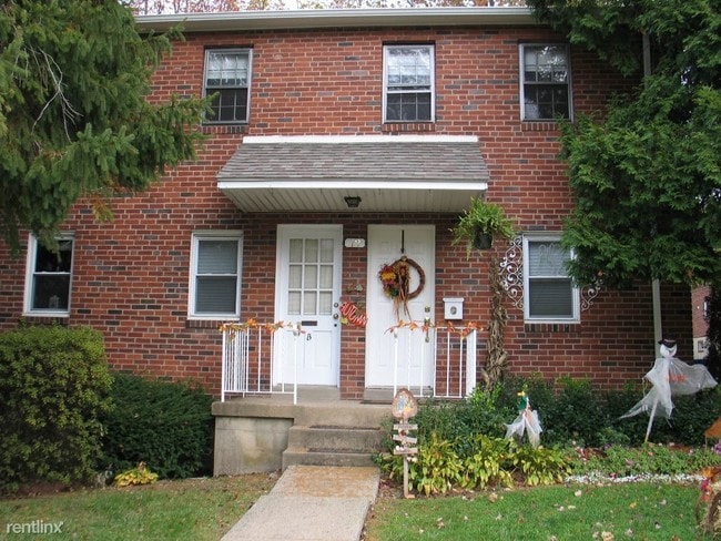 Building Photo - 18 Saint Albans Ave