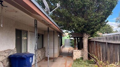 Building Photo - 816 Ortiz Dr SE