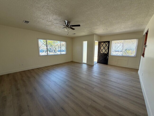 Foto del edificio - 820-824 W Palmyra Ave