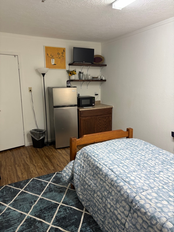 Foto del edificio - 1355 E Main St