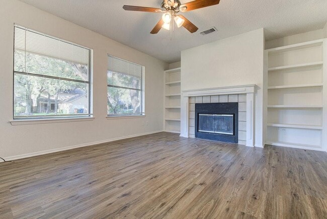 Building Photo - 2900 Jadewood Ct