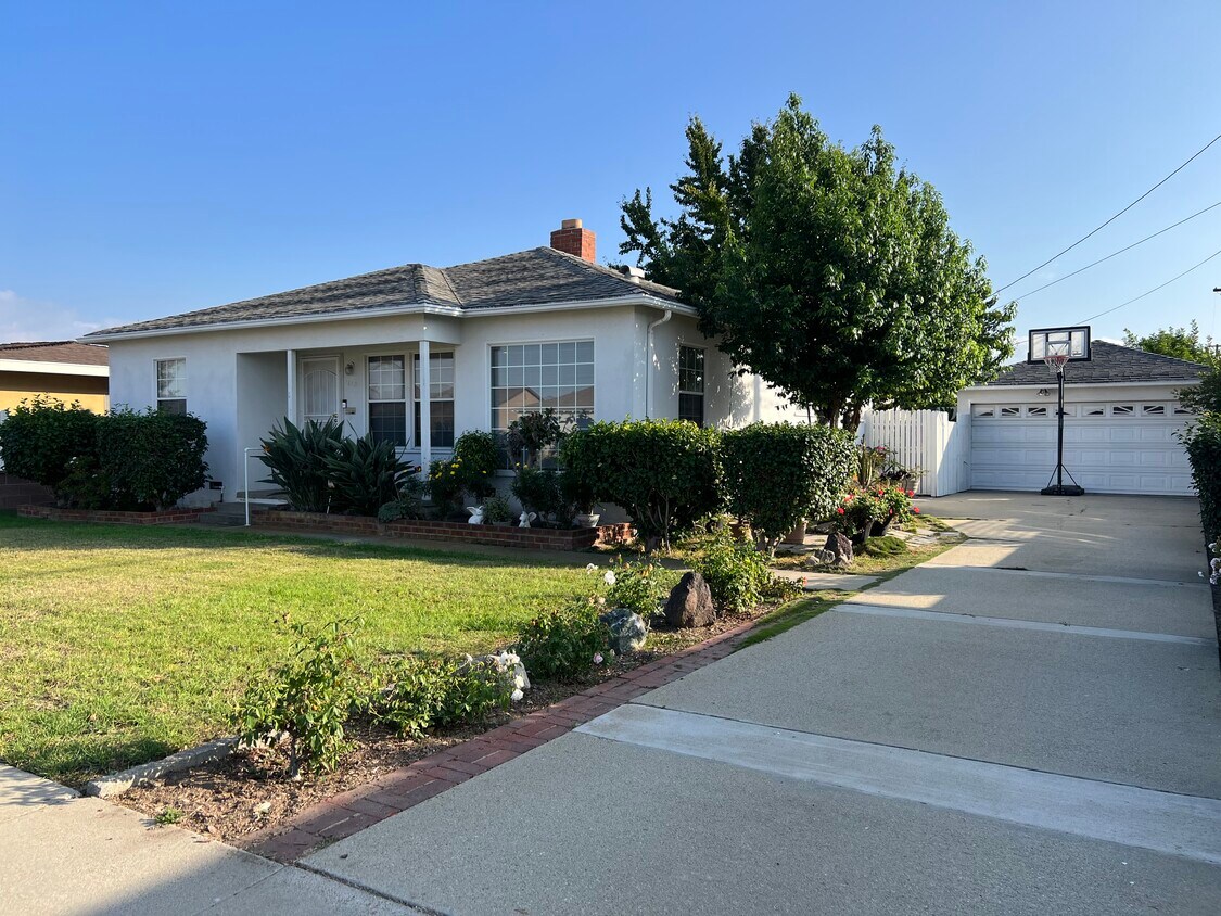 Primary Photo - 1650 W 154th Pl
