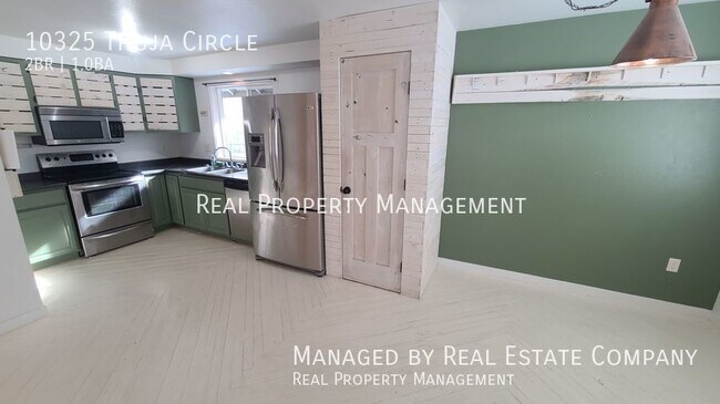 Foto del edificio - Eclectic Two Bedroom One Bath Home with Yard