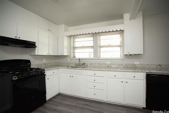 Building Photo - 7125 Redwood Dr