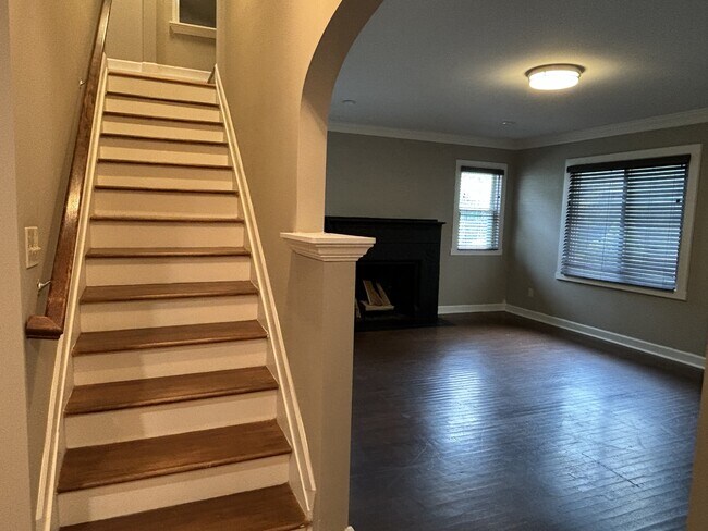 Photo - 1024 Kessler House