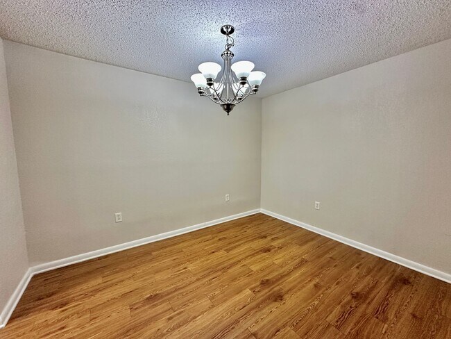Building Photo - 4BR/2.5BA Condo in Cricket Club I