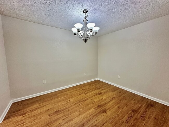 Foto del edificio - 4BR/2.5BA Condo in Cricket Club I