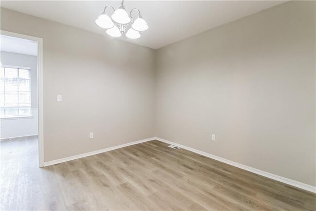 Building Photo - 5012 SE 53rd St