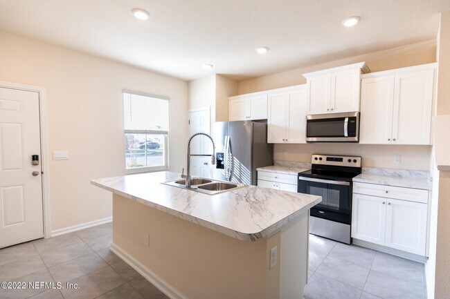 Building Photo - 104 Whispering Brk Dr
