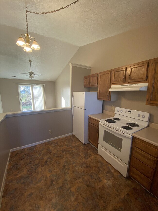 Building Photo - 2848 Plaza Ln