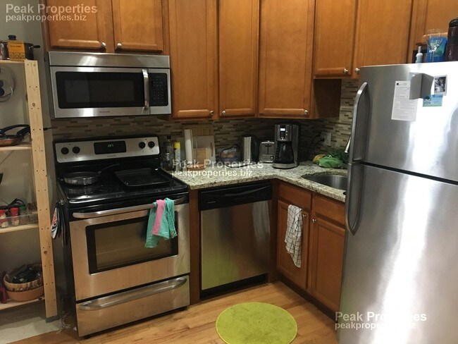 Foto del edificio - Beautiful 1 Bedroom Apartment in Nobel Square