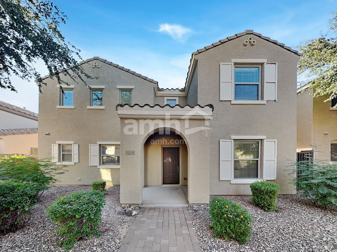 Foto principal - 3260 E Franklin Ave