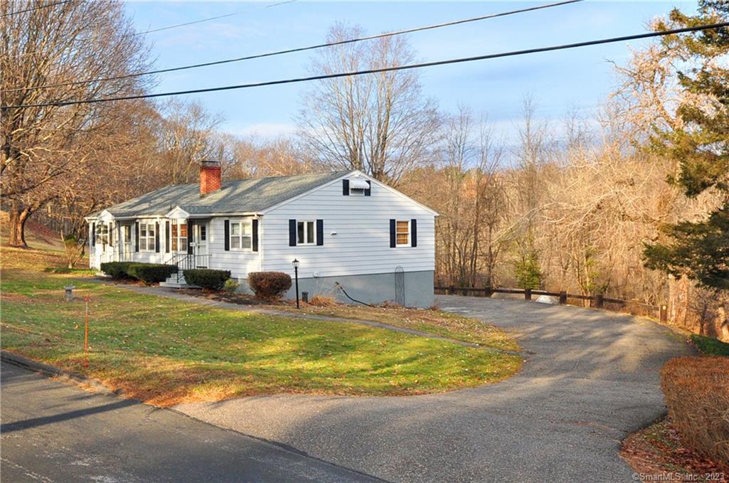 68 Beach St, Litchfield, CT 06759 Room for Rent in Litchfield, CT