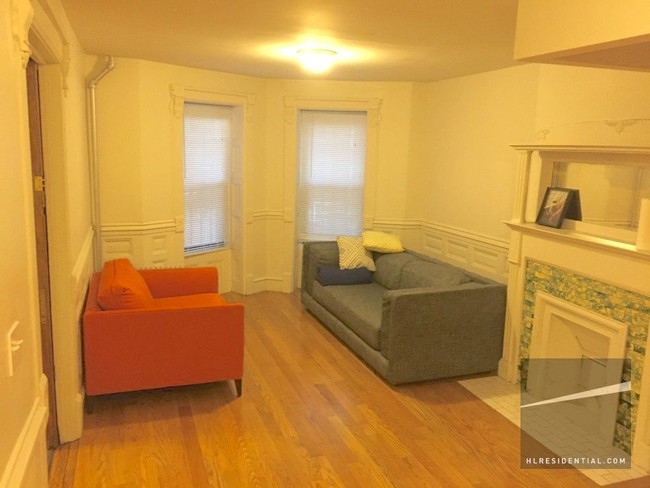 Building Photo - Garden level 2BR with shared yard and W/D