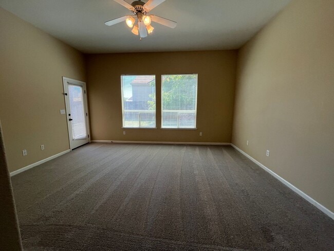 Building Photo - Beautiful 3bed/2ba/ 1757SF / 3-Car tandem ...