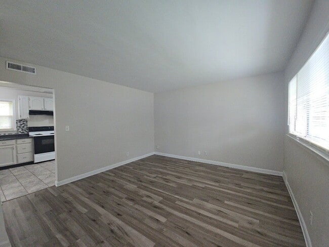Building Photo - 1011 Blakley Dr