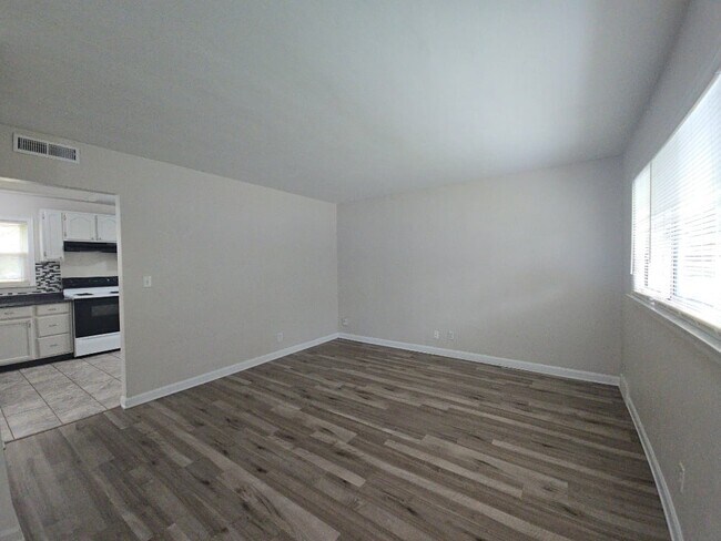 Foto del edificio - 1011 Blakley Dr