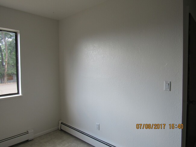 Building Photo - Duplex in Rifle!