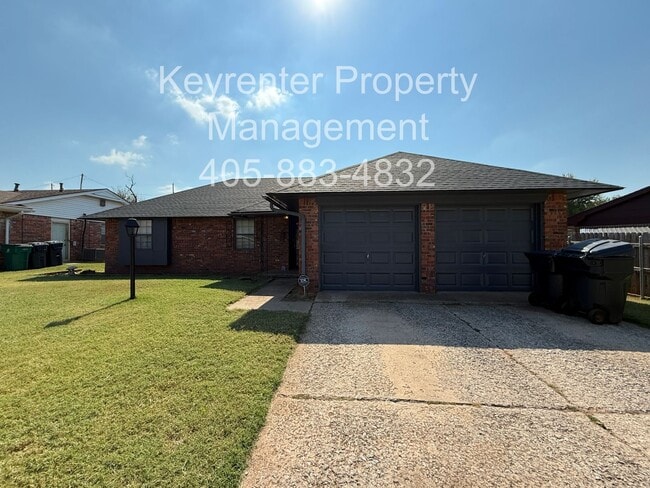 Massive 3BD/2BTH Home Minutes from the Highway. - Massive 3BD/2BTH Home Minutes from the Highway.