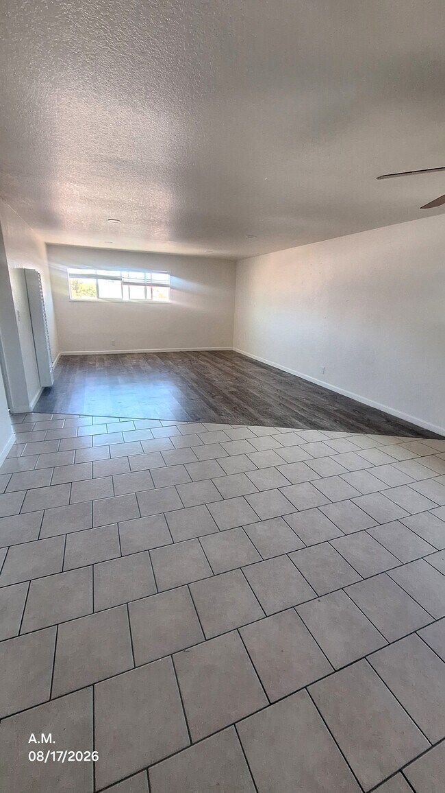 Foto del edificio - 13230 Cordary Ave