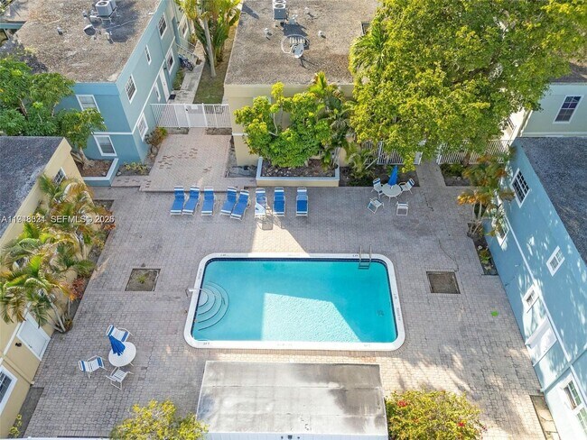 Foto del edificio - 320 SE 10th Ave