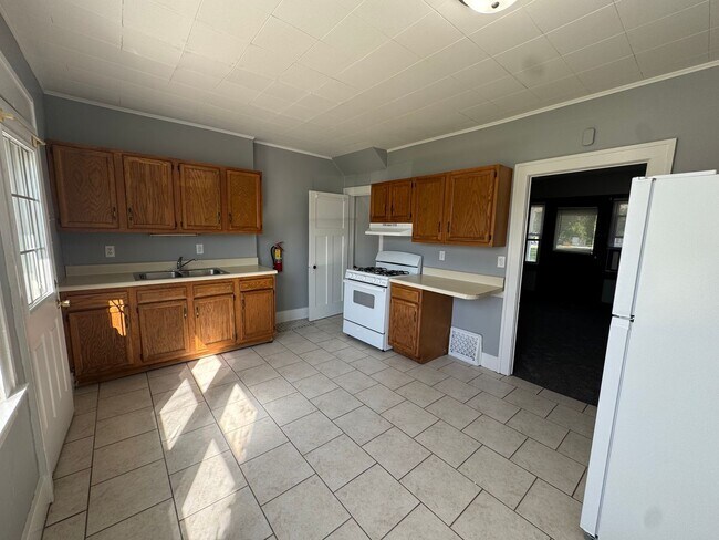 Foto del edificio - For Rent – Pet-Friendly 2 Bed, 1 Bath Town...
