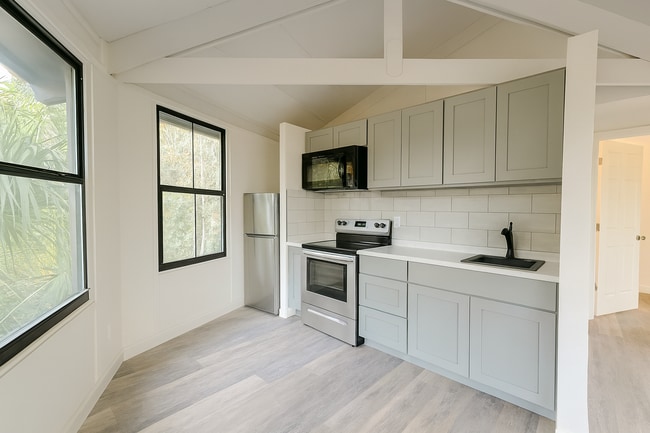 Building Photo - Freshly Renovated 2-Bed, 2-Bath Treehouse in Haines City!