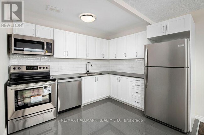 Photo du bâtiment - 3111 Eglinton Ave E