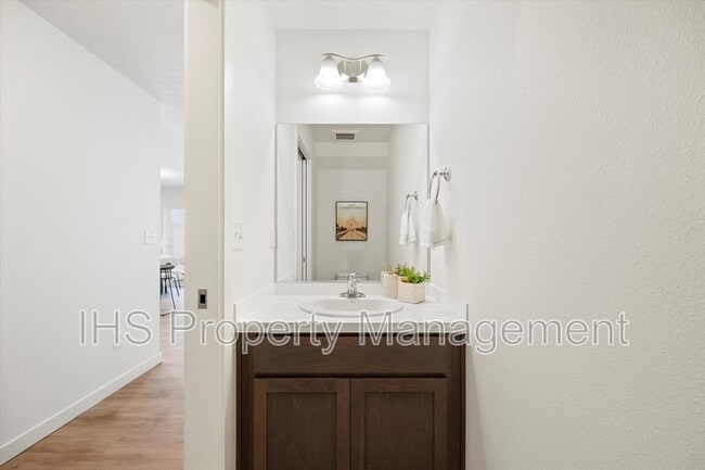 Foto del edificio - 4762 W Quinault Dr