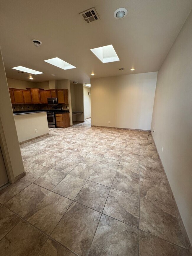 Foto del edificio - Nice townhome in Gated community