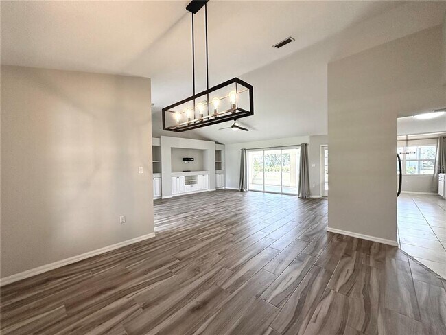 Building Photo - 73 Santarem Cir