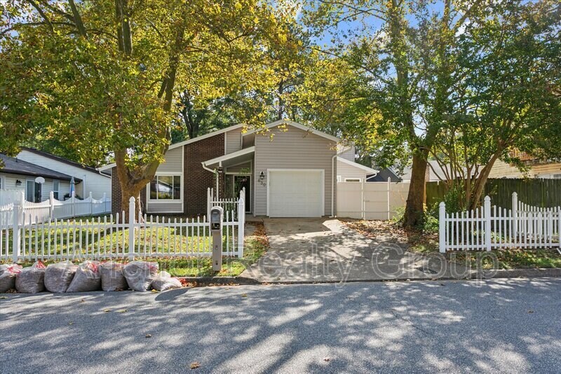 Foto principal - 630 Orangewood Dr